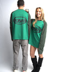 VARSITY LONGSLEEVE DARK X MOSS GREEN