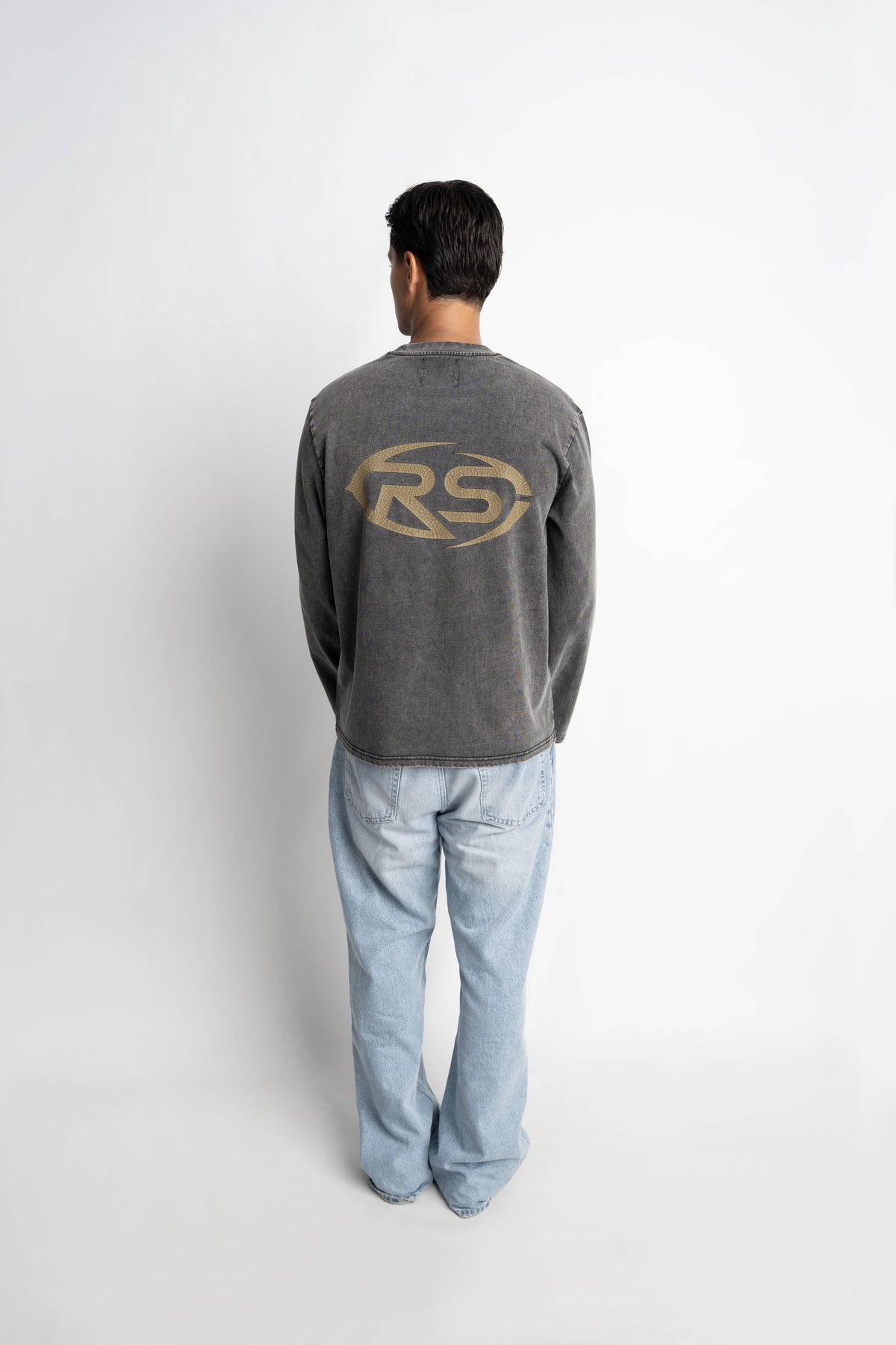 PRE-ORDER RONAN EE LONGSLEEVE WASHED BLACK