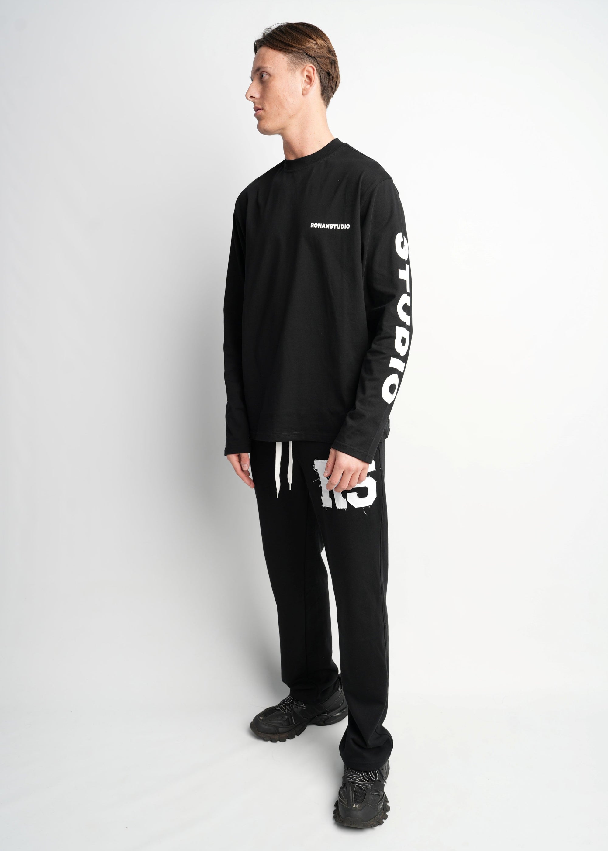 STUDIO BLACK OVERSIZED LONGSLEEVE