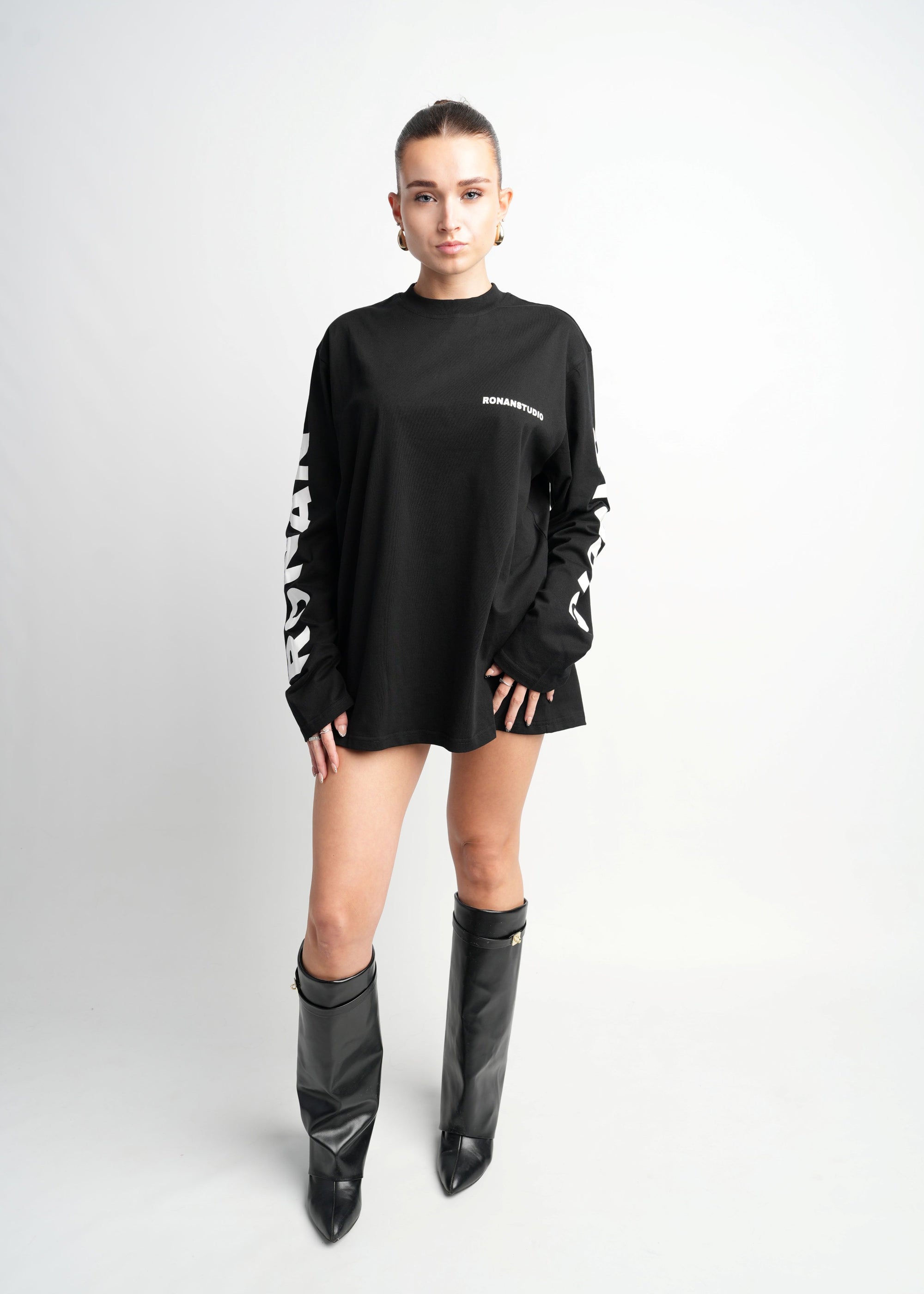 STUDIO BLACK OVERSIZED LONGSLEEVE