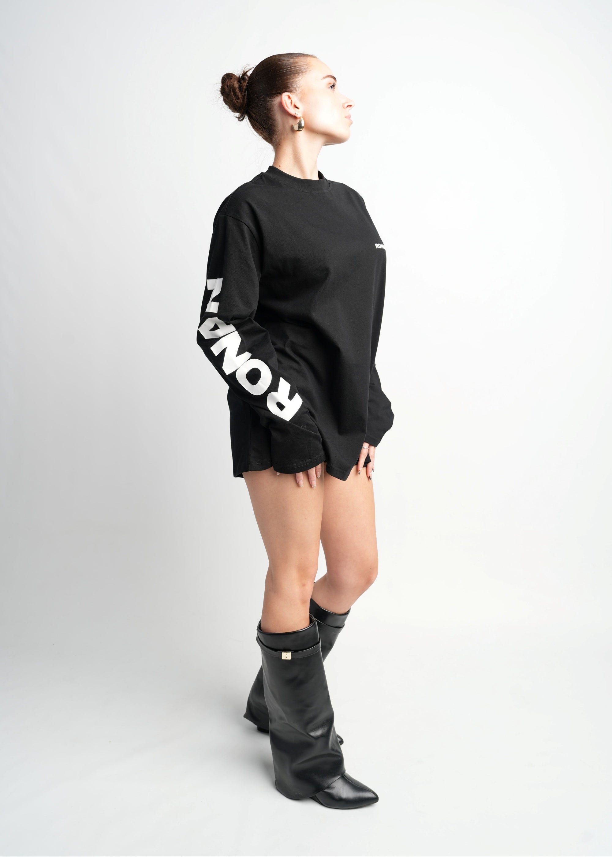 STUDIO BLACK OVERSIZED LONGSLEEVE