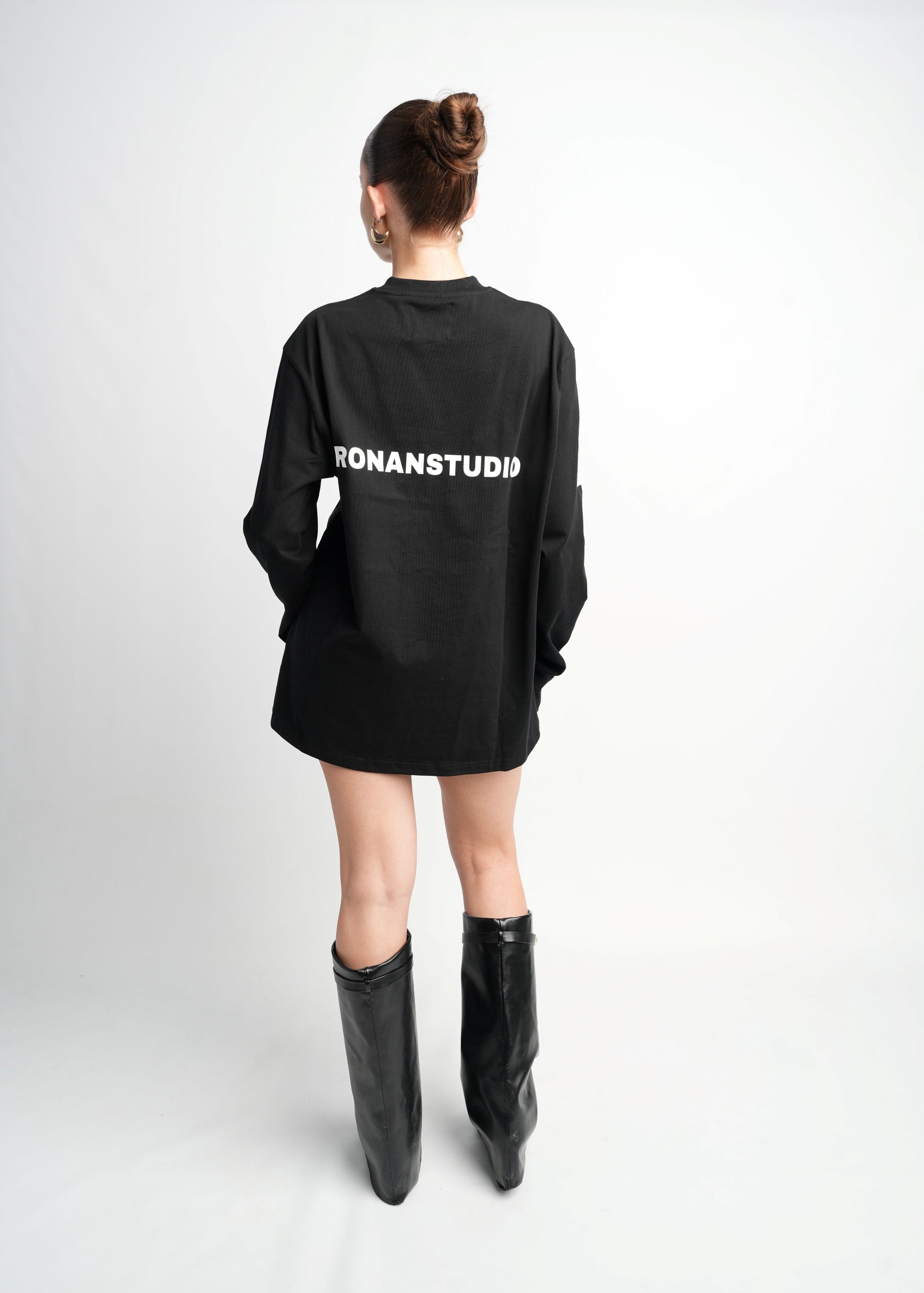 STUDIO BLACK OVERSIZED LONGSLEEVE
