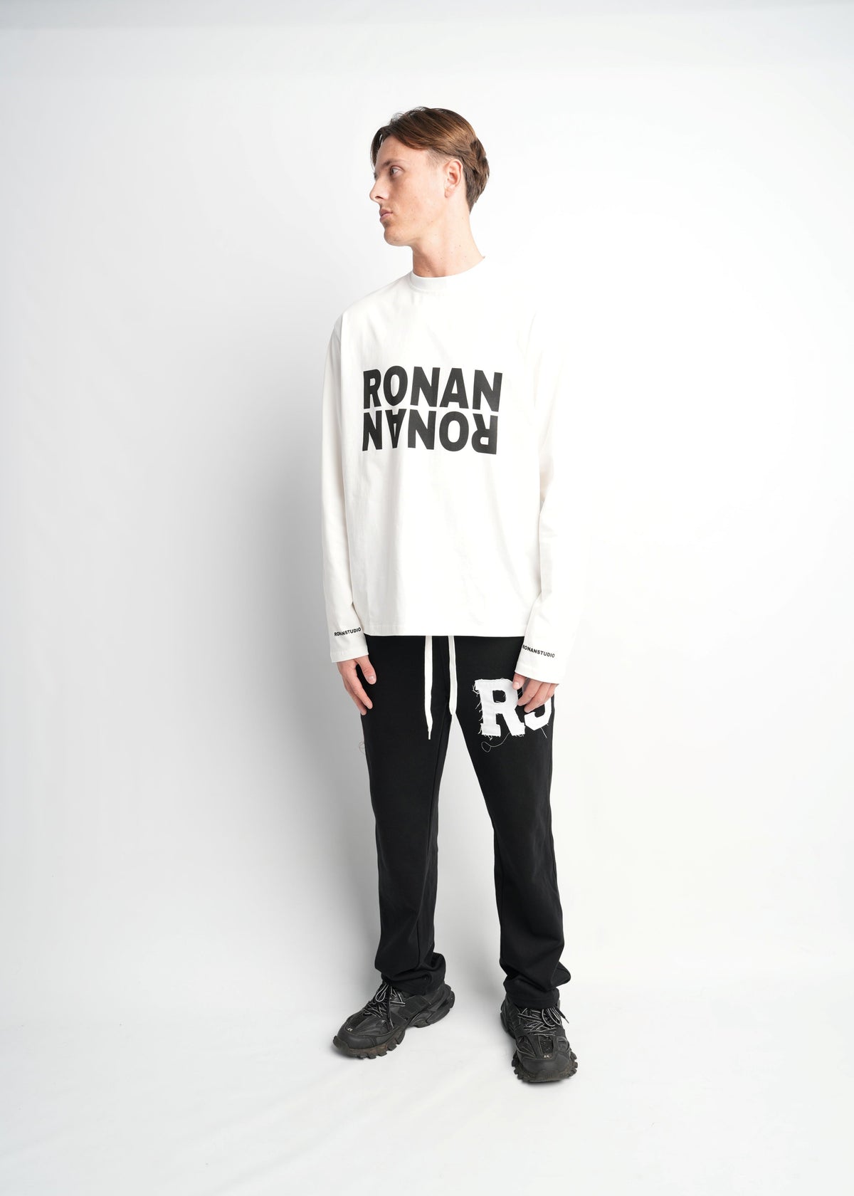 Ronan Studio CLUB OVERSIZED LONGSLEEVE WHITE – RONANSTUDIO.EU