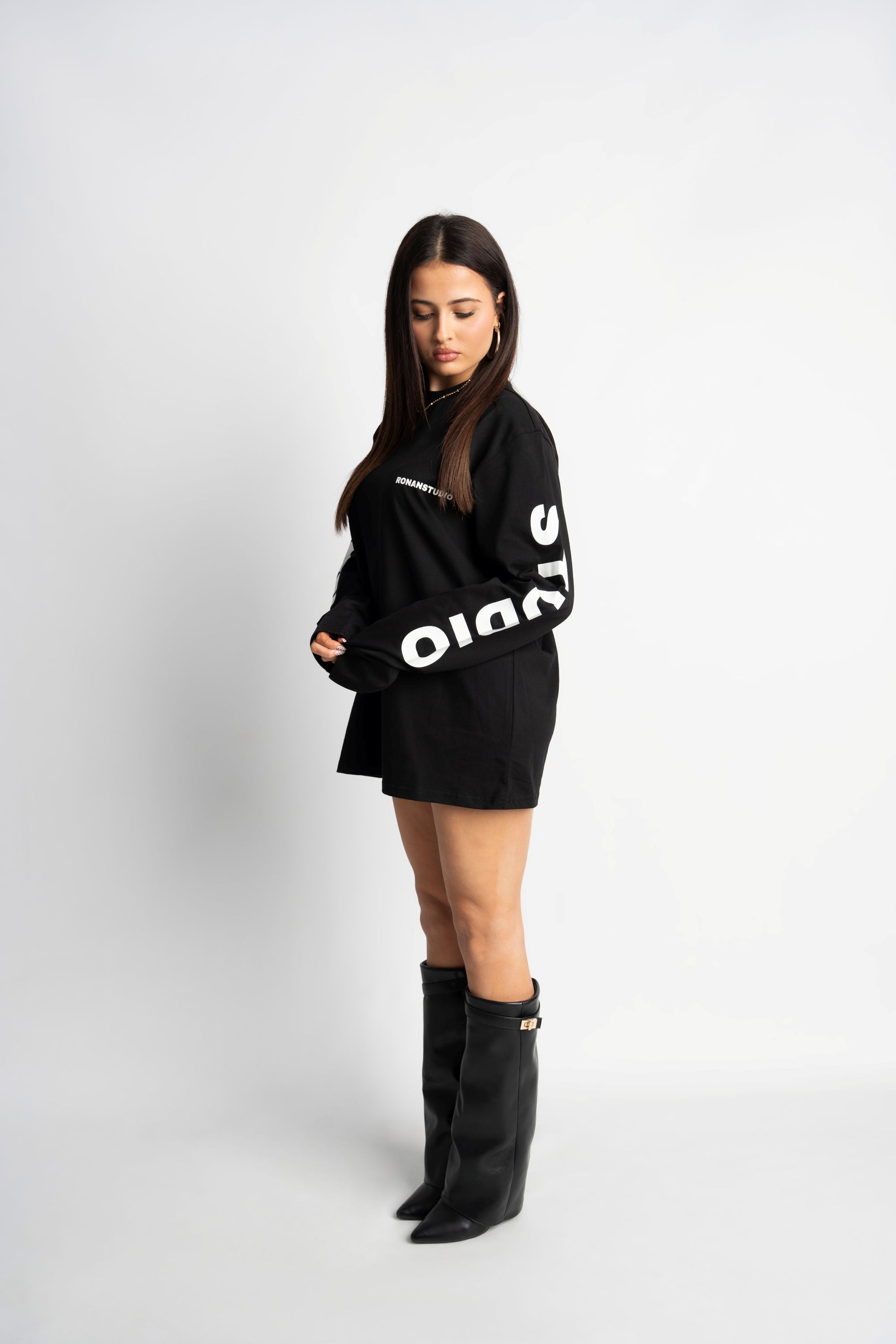 STUDIO BLACK OVERSIZED LONGSLEEVE