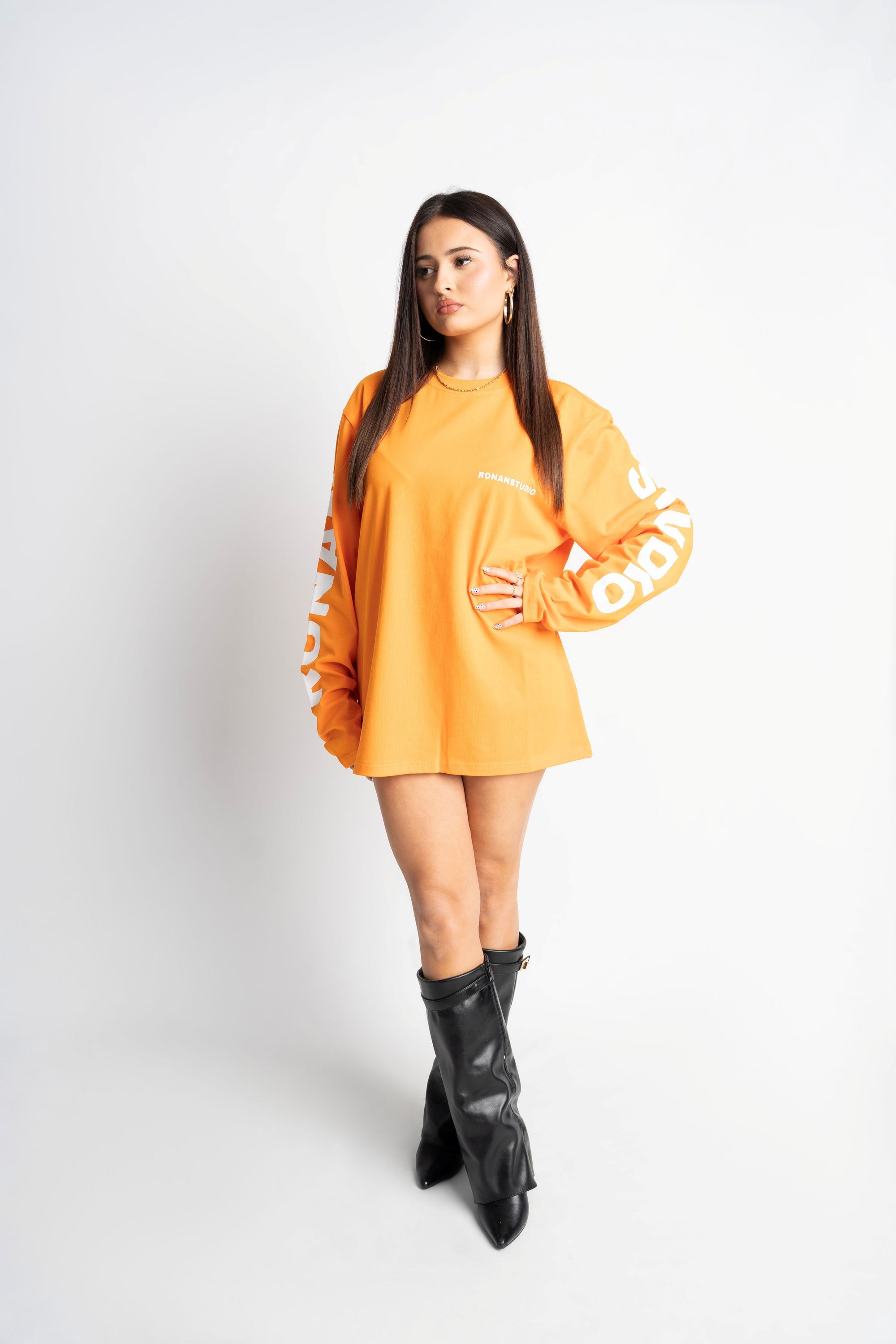 STUDIO ORANGE OVERSIZED LONGSLEEVE